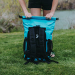 Person is closing the Backpack cooler  | Lifestyle